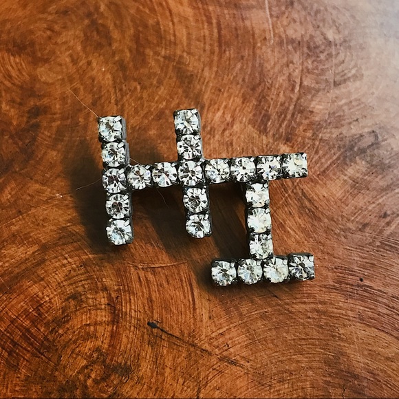 Vintage “HI” Rhinestone Brooch - Picture 7 of 8